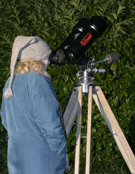 25x105 binoculars on tripod
