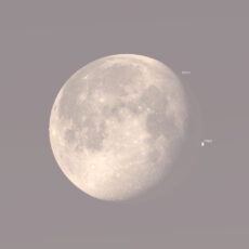 Mars goes behind the Moon Mars goes behind the Moon